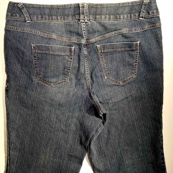 Lane Bryant Capri Denim  sz 16 Jeans  Stretch waist  Tummy Panel  2 button waist - Picture 9 of 11